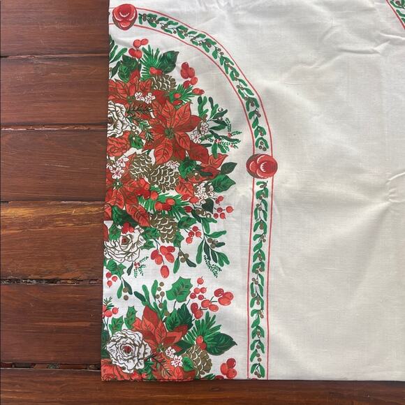 Vintage Oval Christmas Holiday Poinsettia floral print tablecloth - Picture 2 of 6